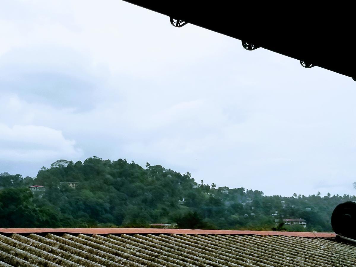 Crystal Lake Resort Kandy Ngoại thất bức ảnh